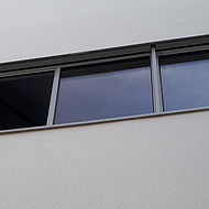 Fassadengestaltung mit Kratzputz bei der EnviroChemie - Baudekoration Kraus, Frankfurt